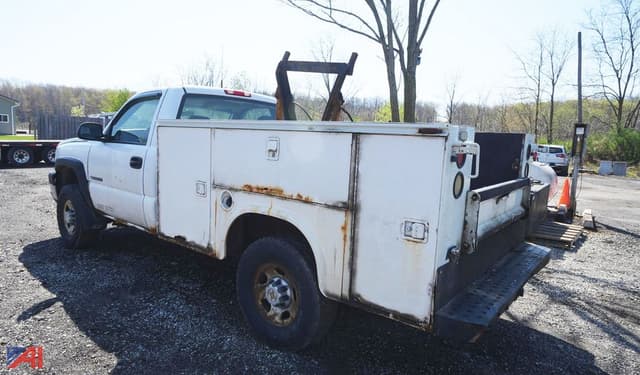 Image of Chevrolet 2500HD equipment image 2