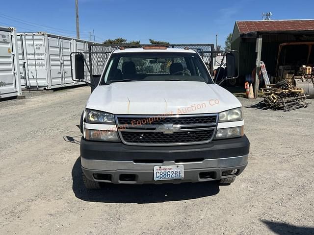 Image of Chevrolet 3500 equipment image 2