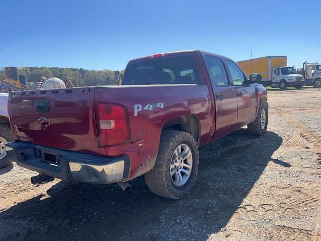 Image of Chevrolet Silverado equipment image 3