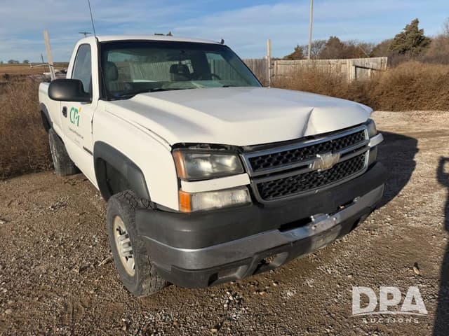 Image of Chevrolet 2500HD equipment image 2