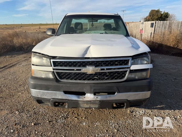 Image of Chevrolet 2500HD equipment image 1