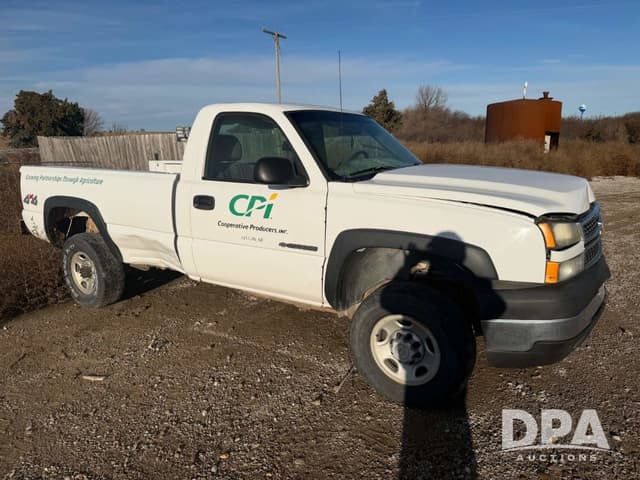 Image of Chevrolet 2500HD equipment image 3