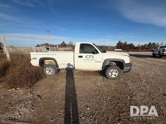 Image of Chevrolet 2500HD equipment image 4