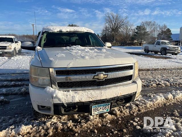 Image of Chevrolet Silverado equipment image 2