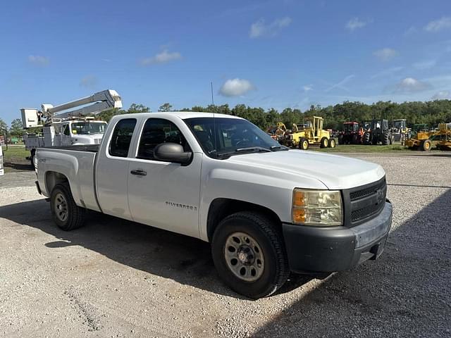 Image of Chevrolet Silverado equipment image 3