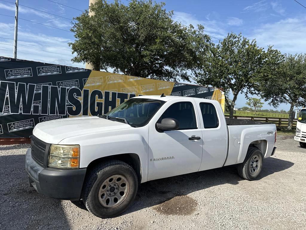 Image of Chevrolet Silverado Primary image