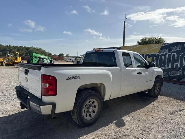Image of Chevrolet Silverado equipment image 2