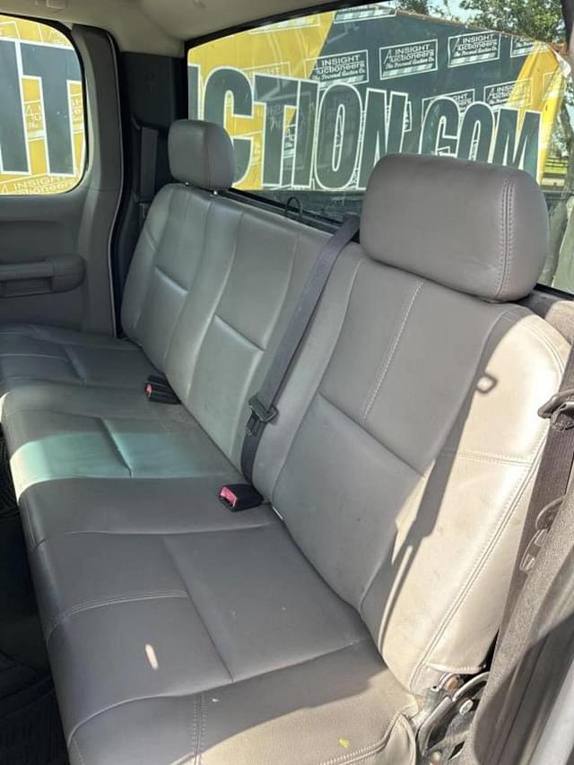 Image of Chevrolet Silverado equipment image 4