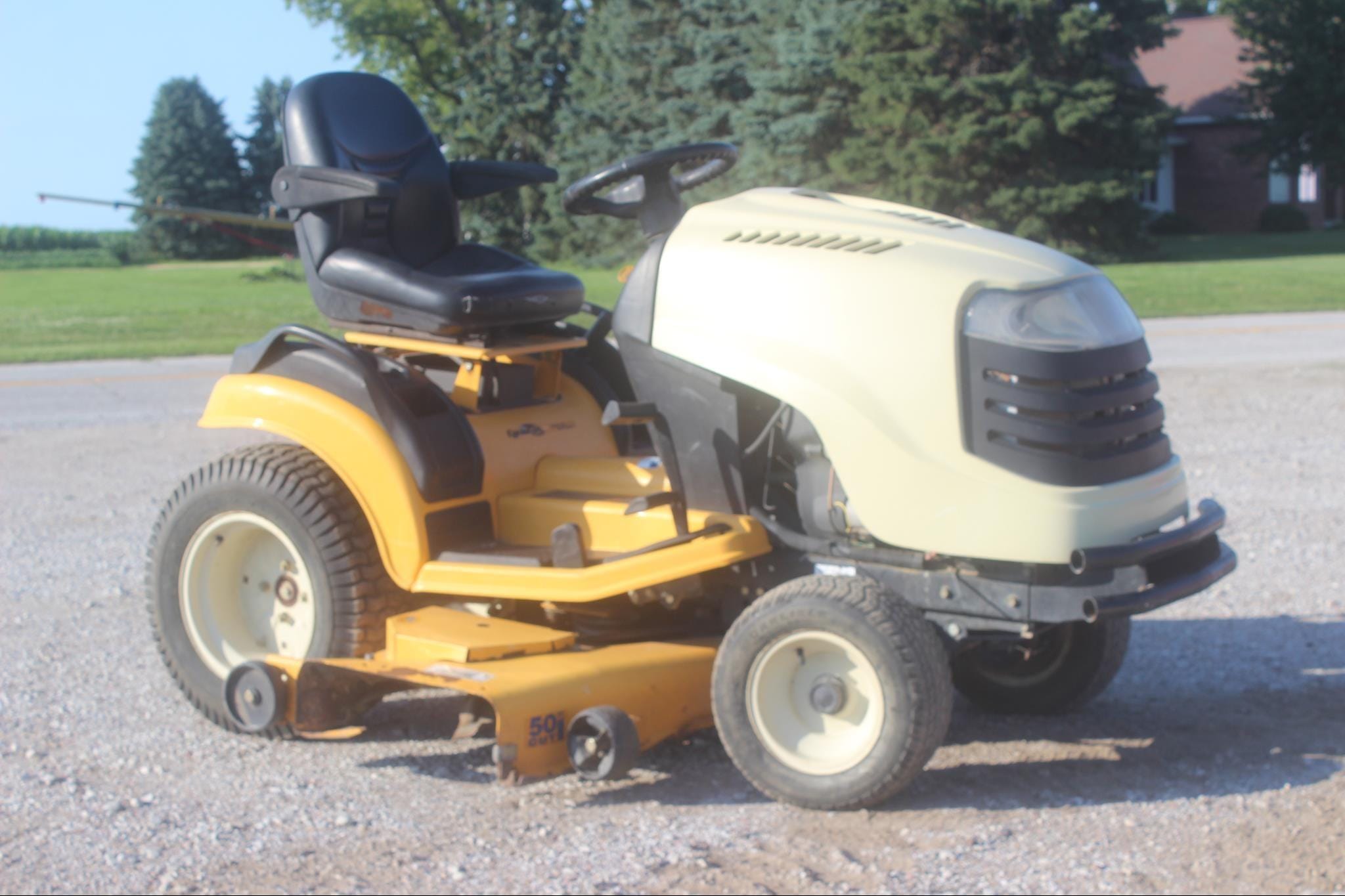 2007 Cub Cadet GT2550 Equipment Image0