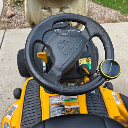 Image of Cub Cadet LT1046 equipment image 3