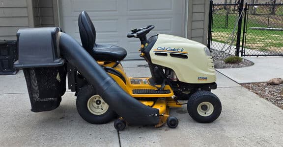 Image of Cub Cadet LT1046 equipment image 1