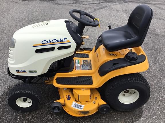 Image of Cub Cadet LT1046 equipment image 3