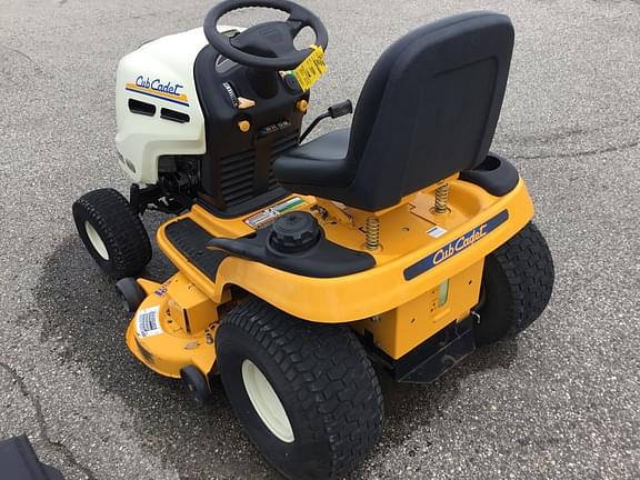 Image of Cub Cadet LT1046 equipment image 4