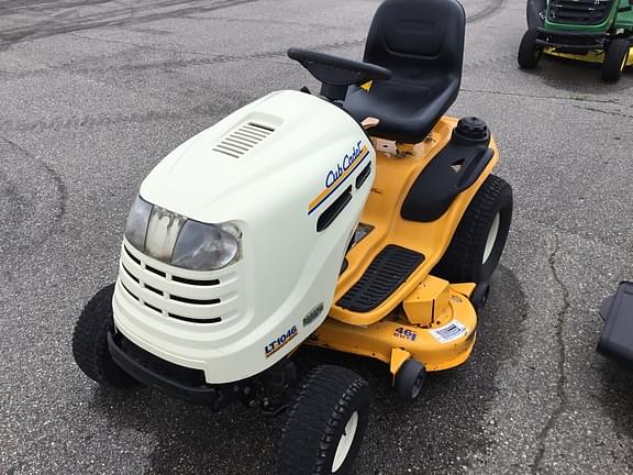 Image of Cub Cadet LT1046 equipment image 1