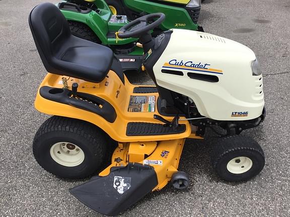 Image of Cub Cadet LT1046 equipment image 2