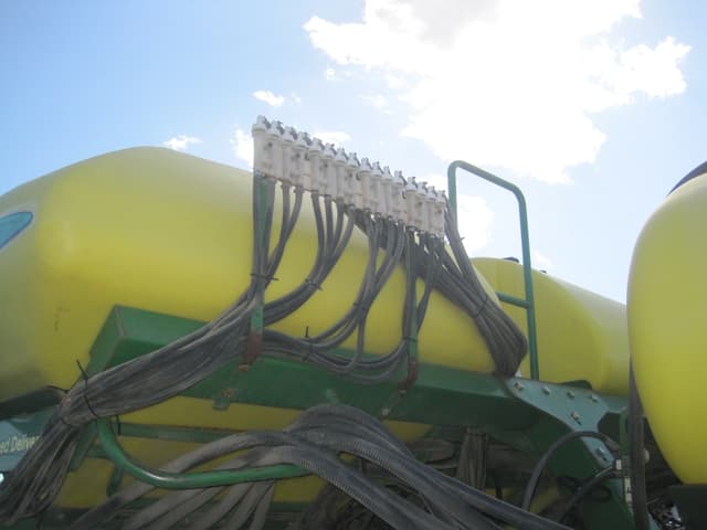 Image of John Deere 1770 equipment image 1