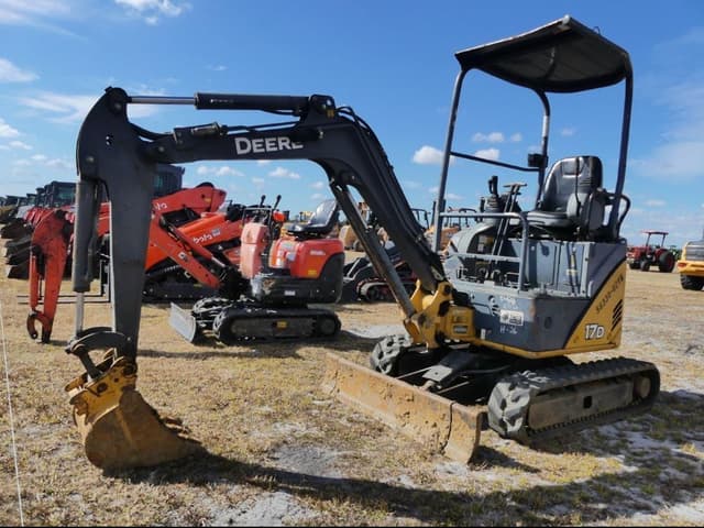 Image of John Deere 17D equipment image 1