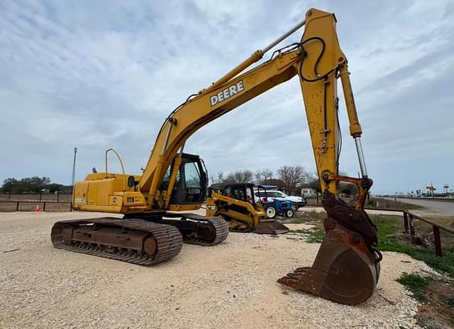 Image of John Deere 200C LC equipment image 4