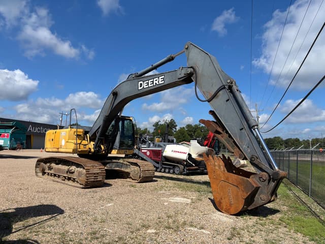 Image of John Deere 270DLC equipment image 2