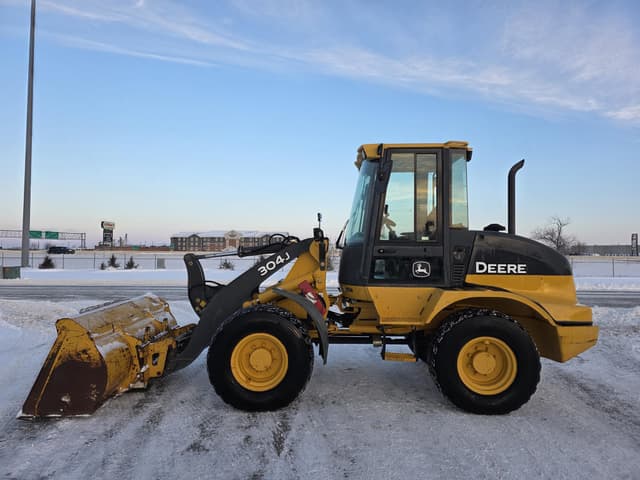Image of John Deere 304J equipment image 1