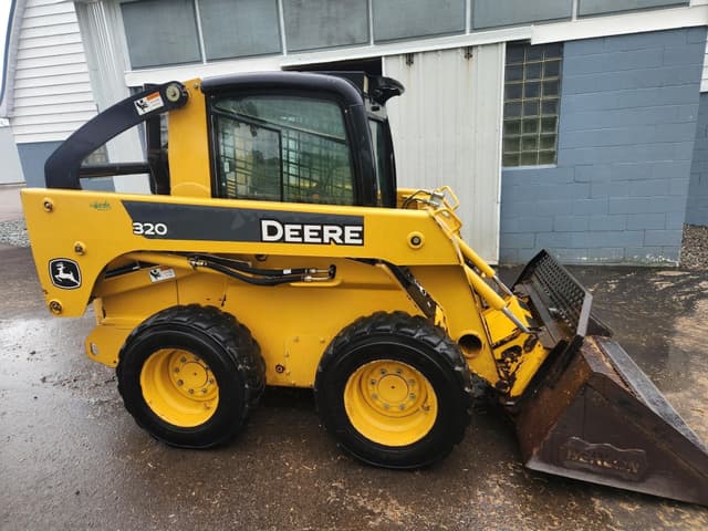 Image of John Deere 320 equipment image 2