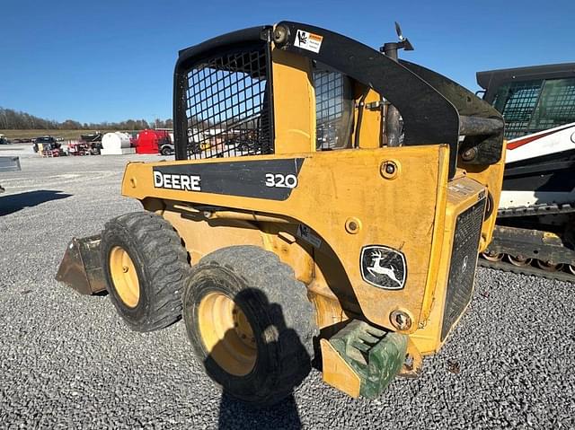 Image of John Deere 320 equipment image 4