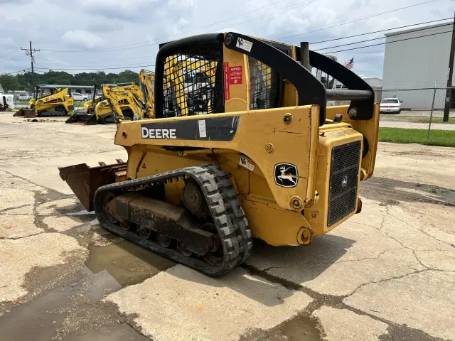 Image of John Deere 332 equipment image 4