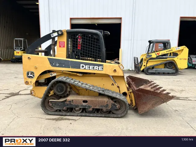 Image of John Deere 332 equipment image 1