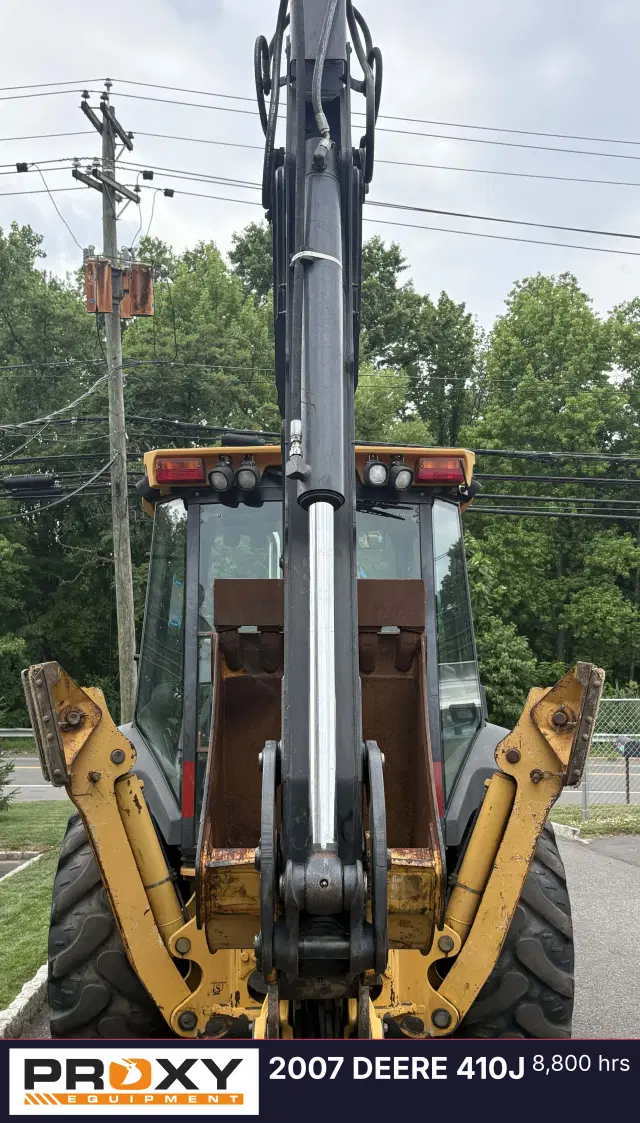 Image of John Deere 410J equipment image 4