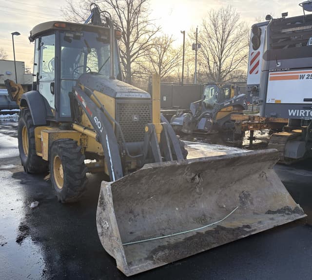 Image of John Deere 410J equipment image 4