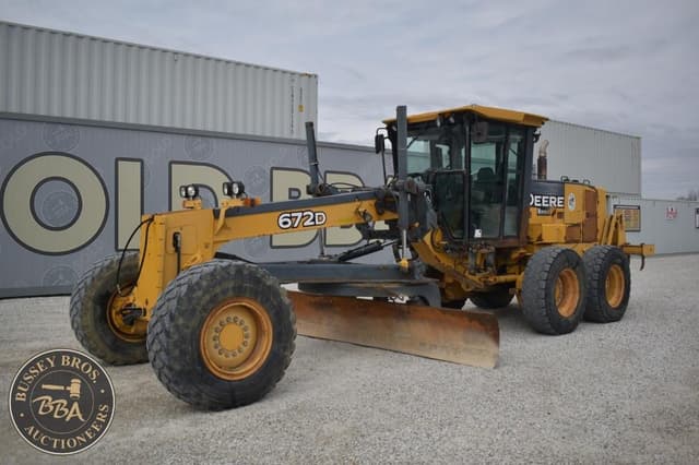 Image of John Deere 672D equipment image 2