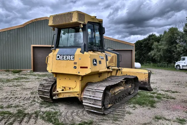 Image of John Deere 700J LGP equipment image 4