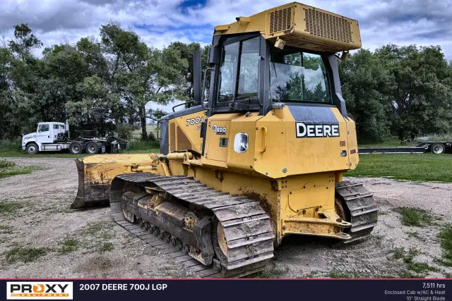 Image of John Deere 700J LGP equipment image 2