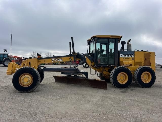 Image of John Deere 772D equipment image 2