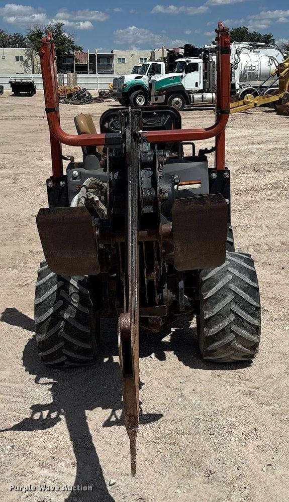 Image of Ditch Witch 420SX equipment image 3
