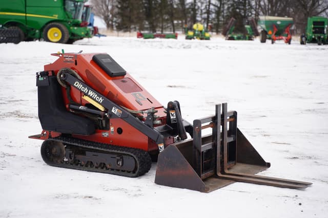 Image of Ditch Witch SK650 equipment image 2