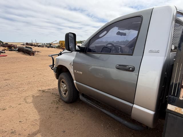 Image of Dodge Ram 2500 equipment image 2