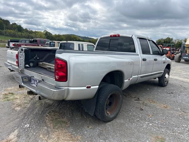 Image of Dodge Ram 3500 equipment image 3