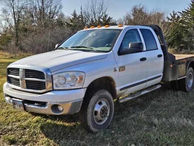 Image of Dodge Ram 3500 equipment image 2
