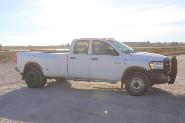 Image of Dodge Ram 3500 equipment image 2