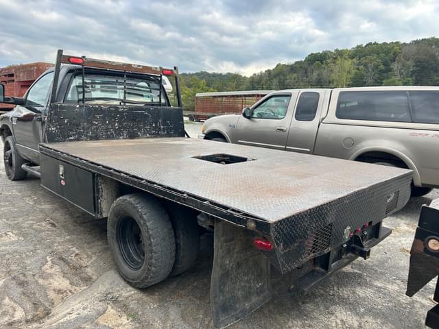 Image of Dodge Ram 3500 equipment image 2