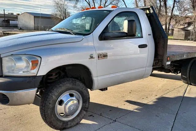 Image of Dodge Ram 3500HD equipment image 4