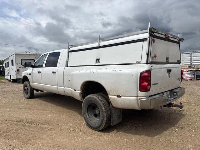 Image of Dodge Ram 3500 equipment image 2