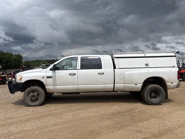 Image of Dodge Ram 3500 equipment image 1