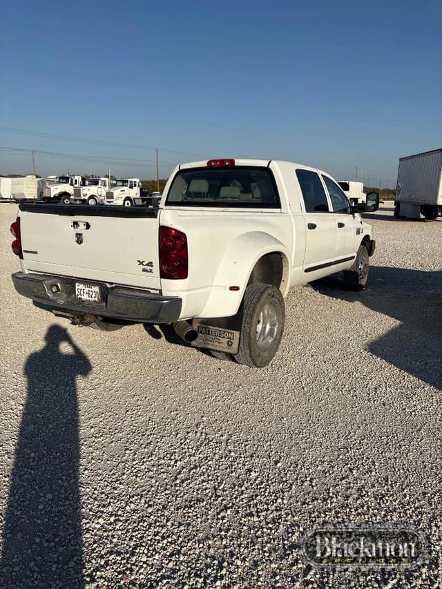 Image of Dodge Ram 3500 equipment image 2