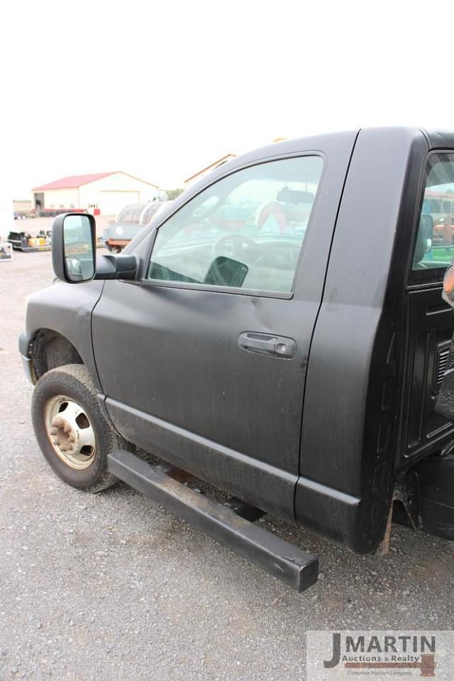 Image of Dodge Ram 3500 equipment image 4