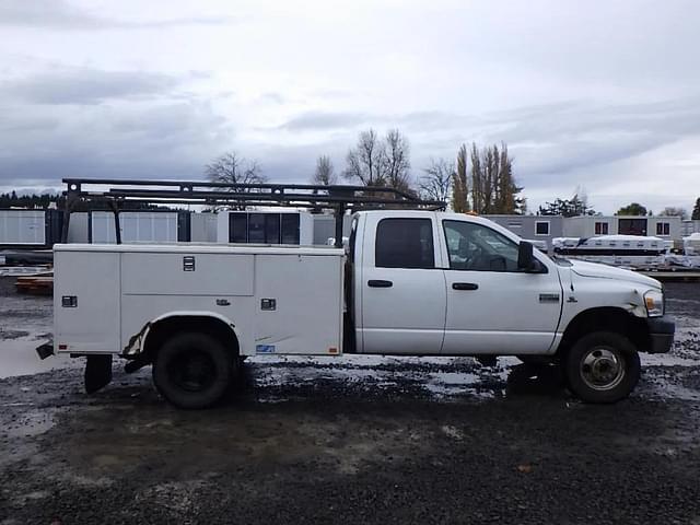 Image of Dodge Ram 3500HD equipment image 2