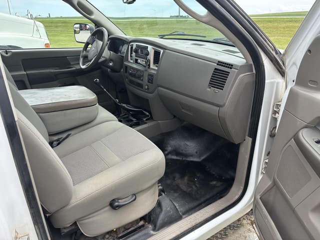 Image of Dodge Ram 3500HD equipment image 4