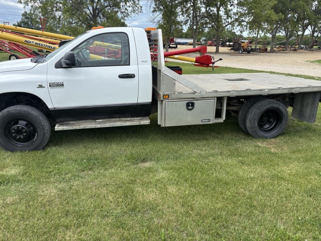 Image of Dodge Ram 3500HD equipment image 3