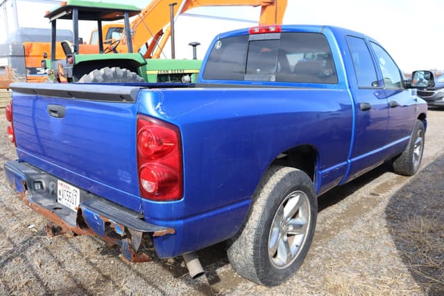Image of Dodge Ram 1500 equipment image 3